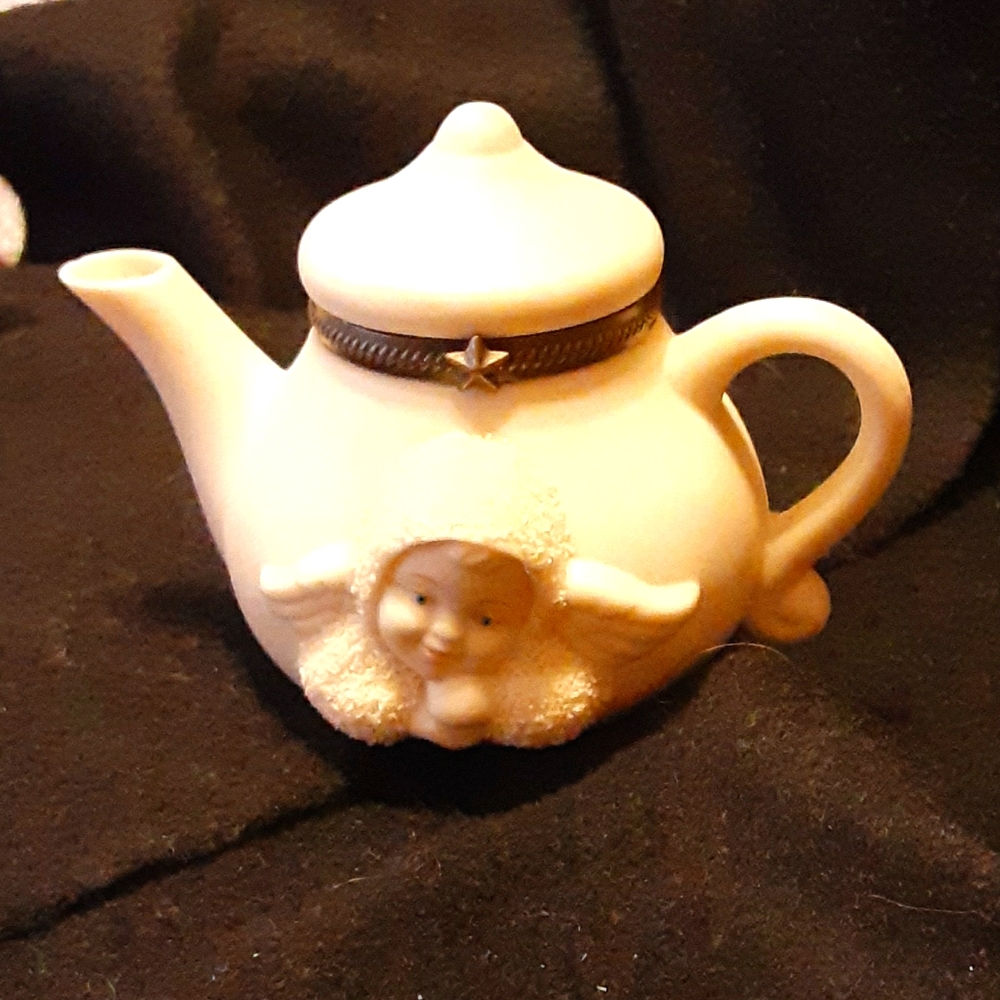 Snow babies "I'm a little teapot" figurine